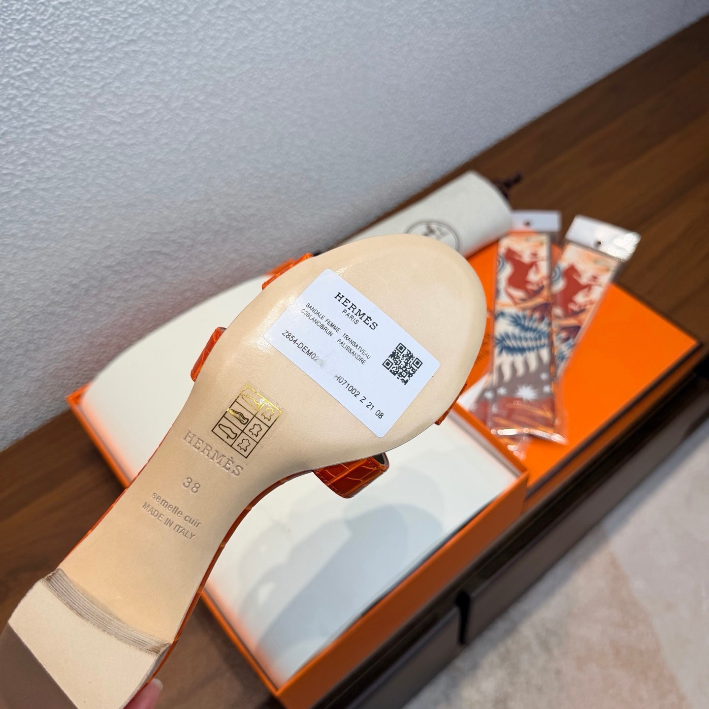 HM 26S ORAN SANDAL HIGH HEELS 45MM IN ORANGE CALFSKIN CROCODILE EMBOSSED