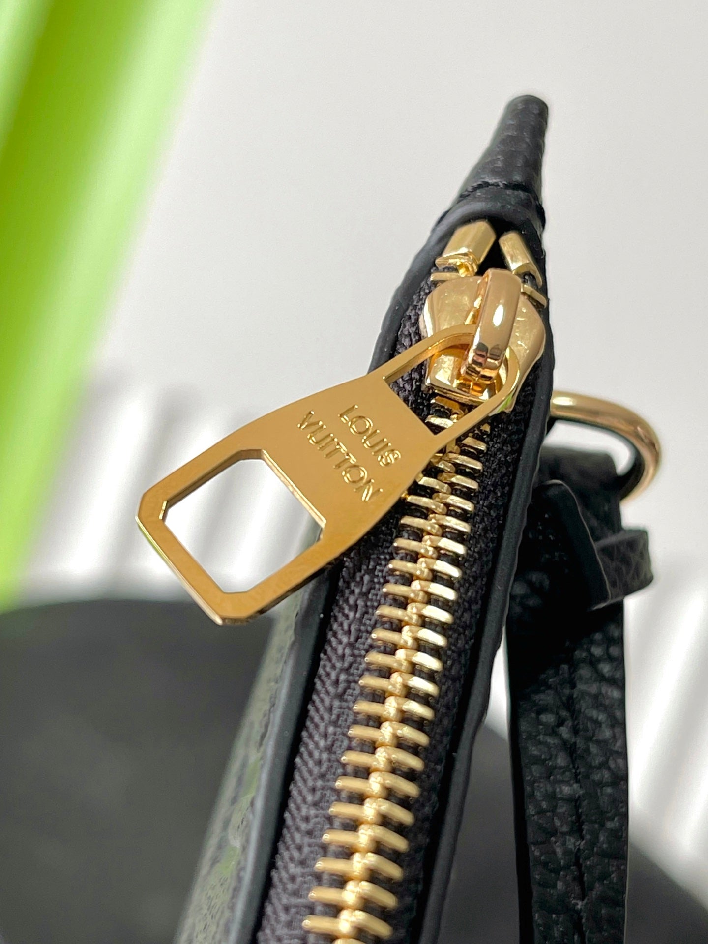 LOOP HOBO 38 BLACK MONOGRAM EMPREINTE LEATHER GOLD HARDWARE
