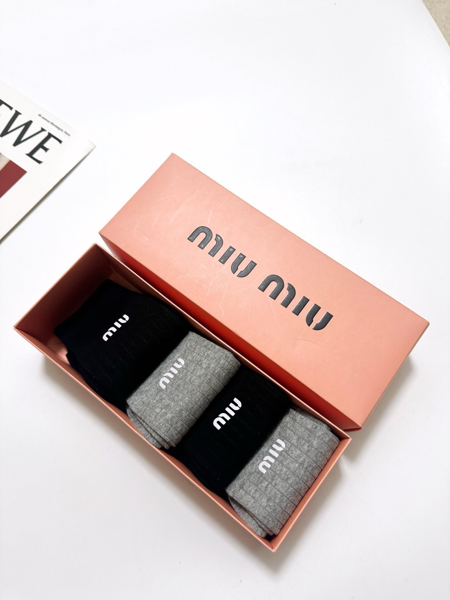 MIUMIU 26S CREW SOCKS 405375 (1 BOX)