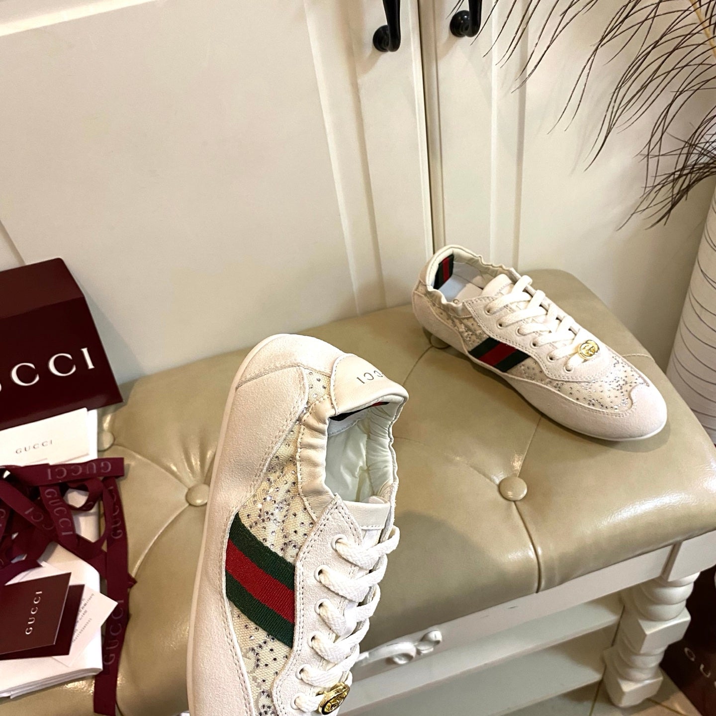 GUCCI 26S SNEAKER IN CREAM WHITE SUEDE CRYSTAL EMBELLISHED