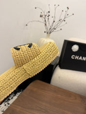 CHANEL 26S PLATFORM SLIDES 40 MM IN PASTEL YELLOW WOVEN RAFFIA