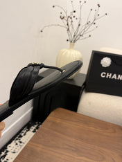 CHANEL 26S THONG SANDALS IN BLACK CALFSKIN WITH CC LOGO