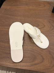 CHANEL 26S THONG SANDALS IN WHITE CALFSKIN WITH CC LOGO
