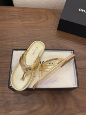 CHANEL 26S THONG SANDALS IN GOLD CALFSKIN WITH CC LOGO