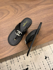 CHANEL 26S THONG SANDALS IN BLACK CALFSKIN WITH RHINESTONE CC LOGO