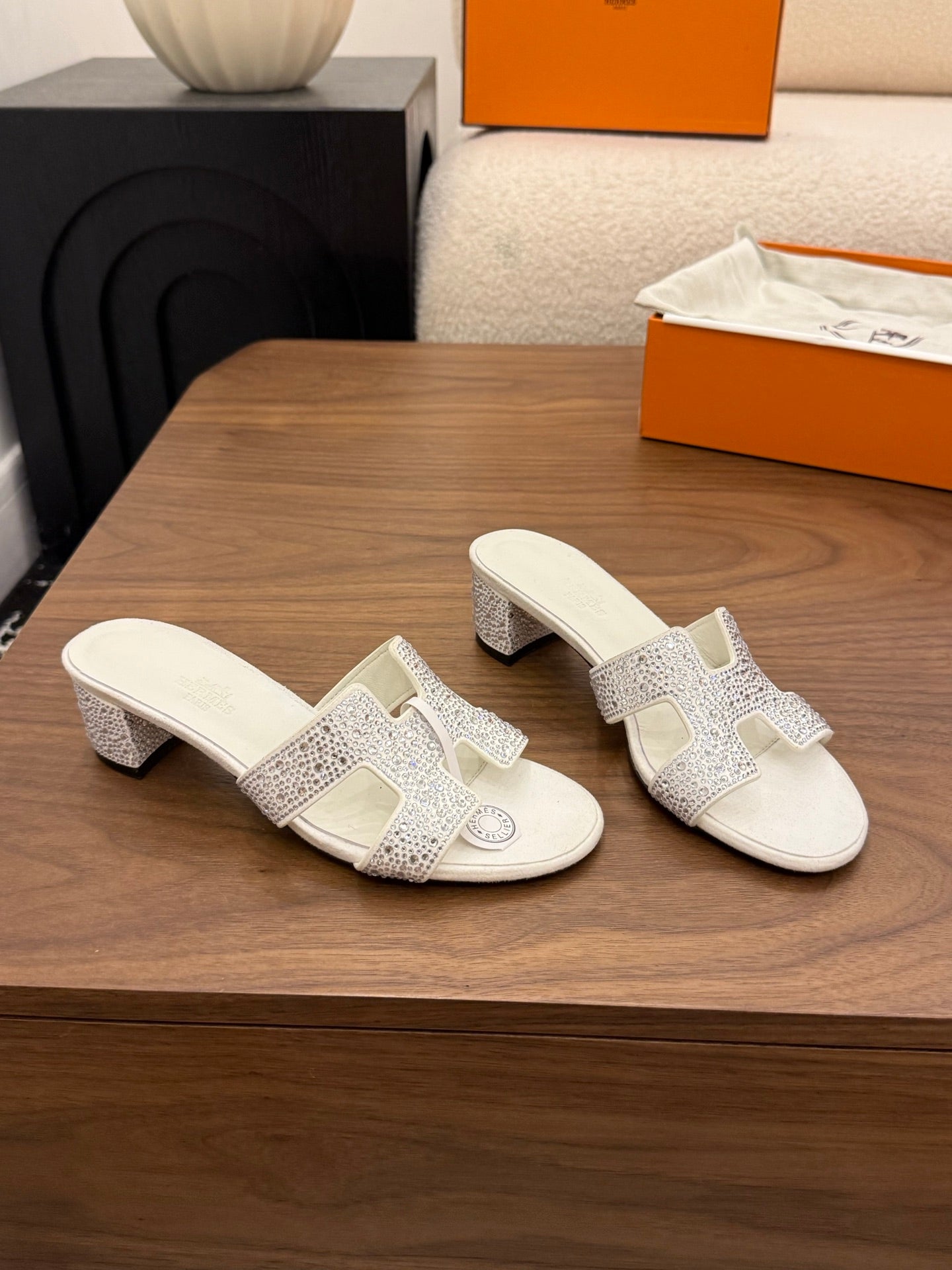 HM 26S OASIS SANDAL IN IVORY WHITE SUEDE WITH CRYSTALS