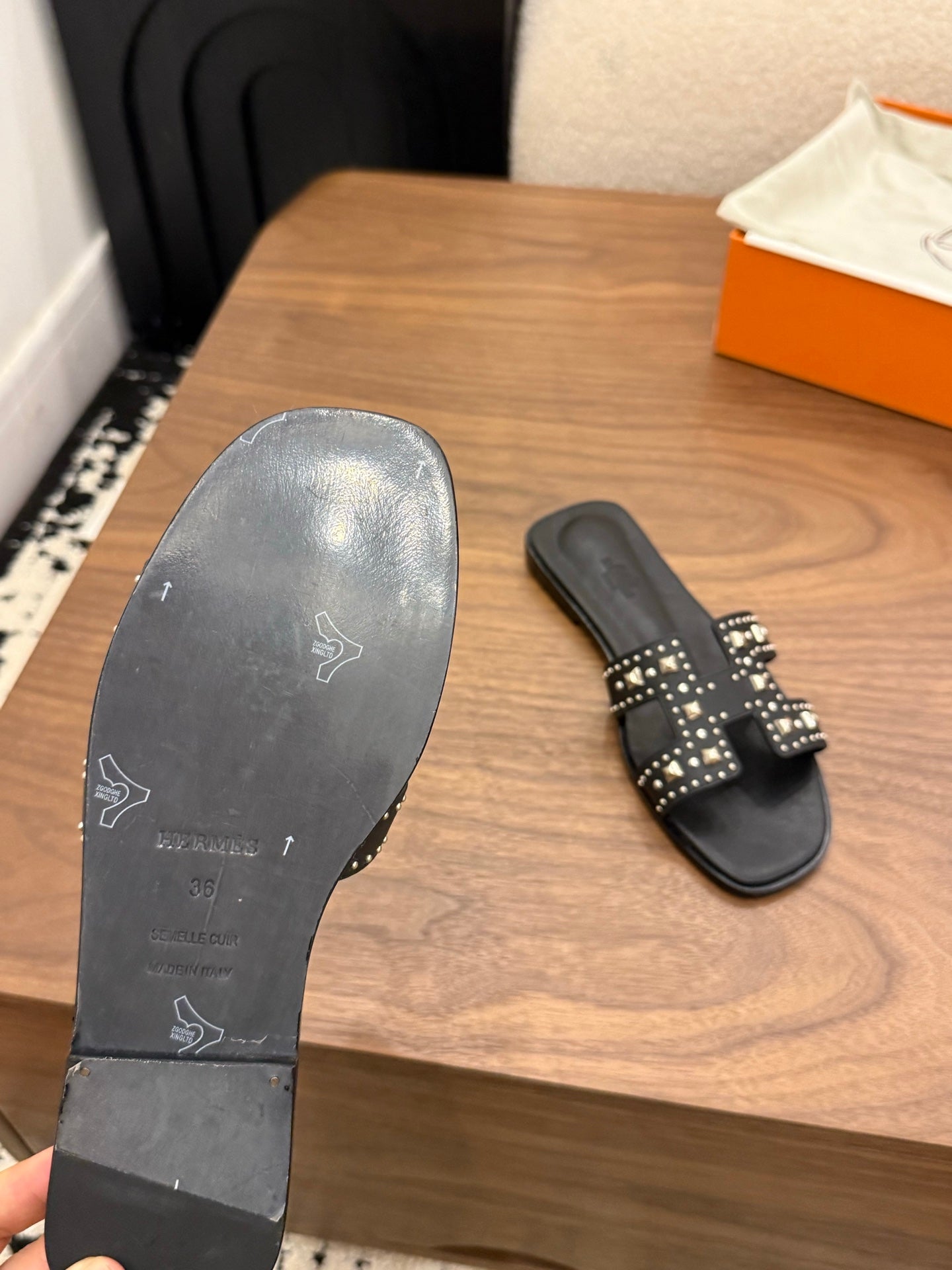 HM 26S ORAN STUDDED SANDALS IN BLACK CALFSKIN