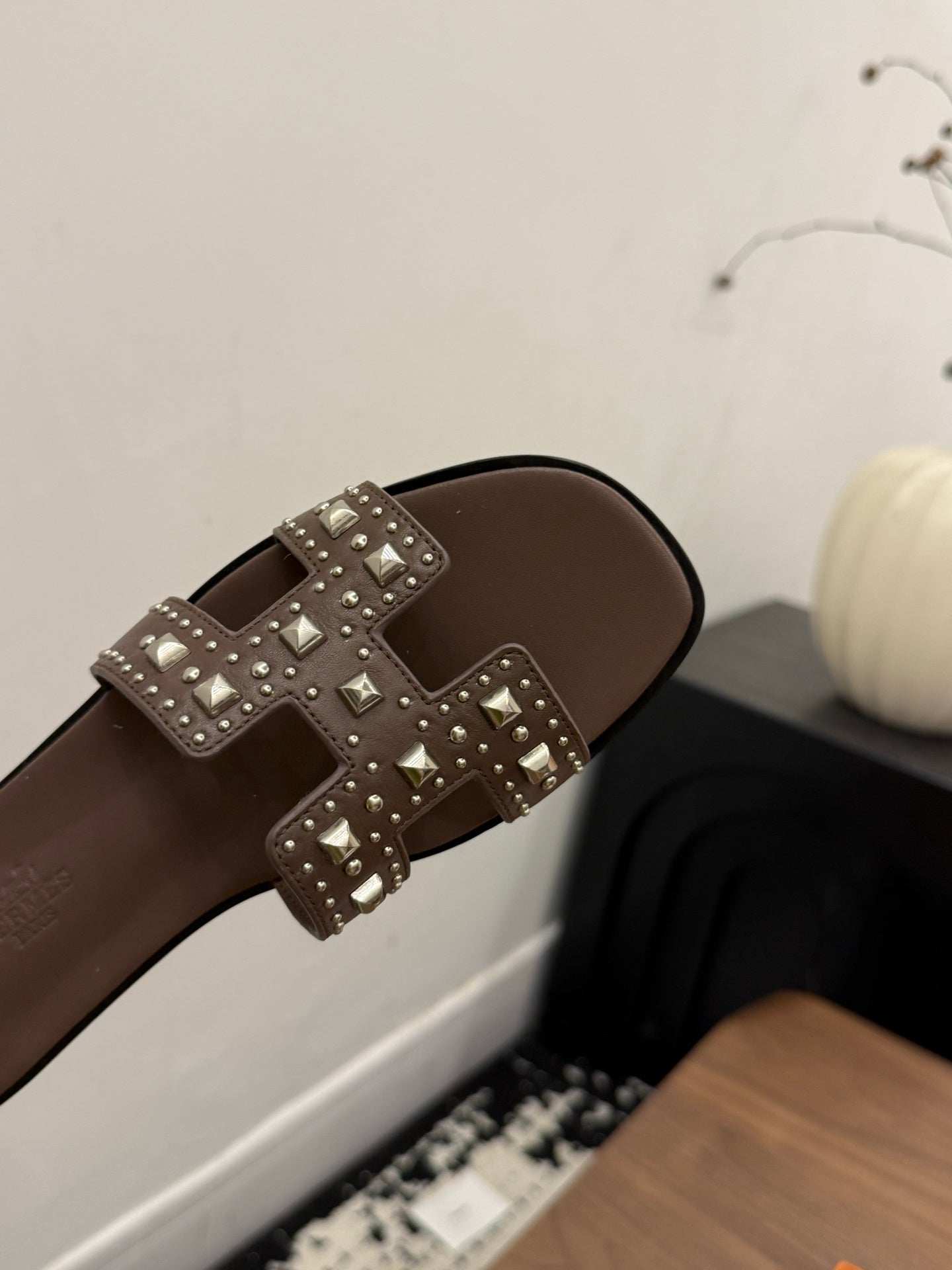 HM 26S ORAN STUDDED SANDALS IN DARK BROWN CALFSKIN