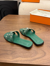 HM 26S ORAN STUDDED SANDALS IN EMERALD GREEN CALFSKIN