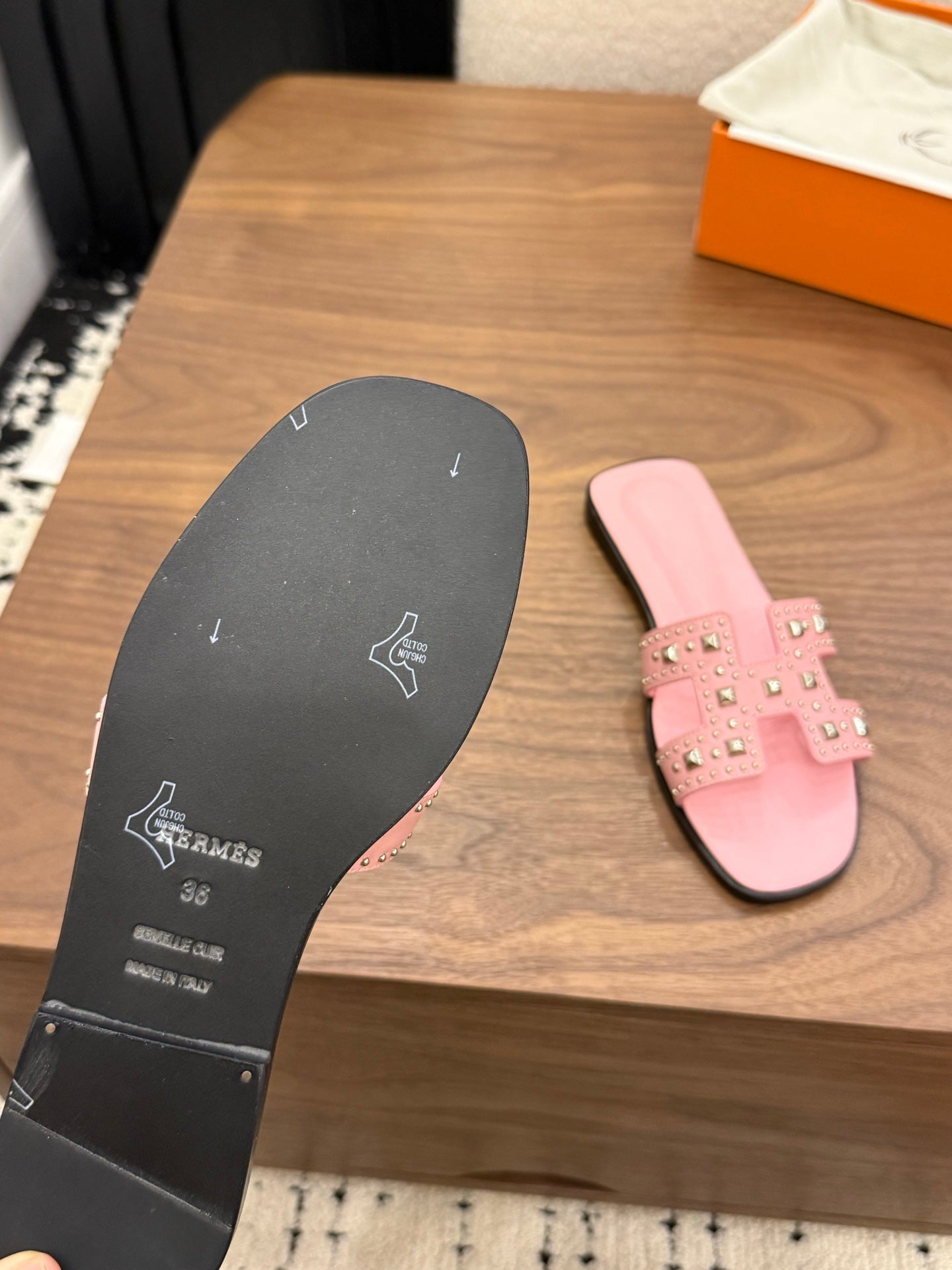 HM 26S ORAN STUDDED SANDALS IN LIGHT PINK CALFSKIN