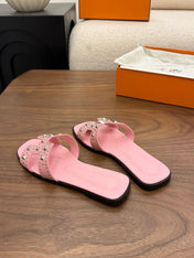 HM 26S ORAN STUDDED SANDALS IN LIGHT PINK CALFSKIN