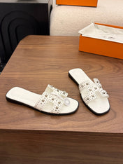 HM 26S ORAN STUDDED SANDALS IN WHITE CALFSKIN