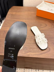HM 26S ORAN STUDDED SANDALS IN WHITE CALFSKIN