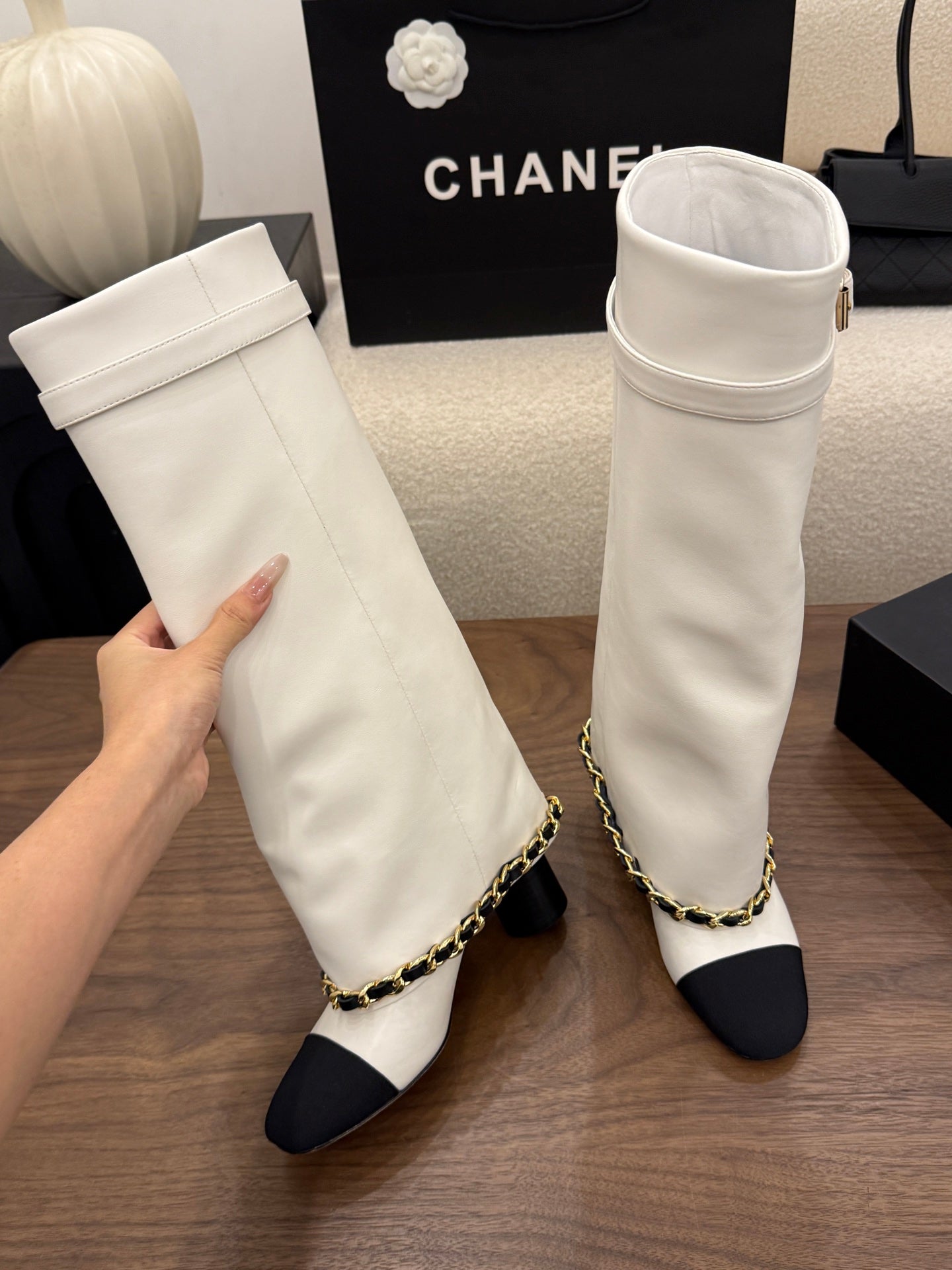 CHANEL 26S TALL BOOTS 60 MM IN WHITE CALFSKIN TALL BOOTS WITH GOLD TONE CHAIN DETAIL