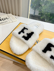 FLAT SLIDE IN WHITE FLEECE WITH BLACK LOGO