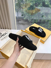 FLAT SLIDE IN BLACK FLEECE WITH WHITE LOGO
