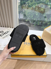 FLAT SLIDE IN BLACK FLEECE