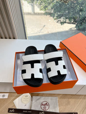 CHYPRE SANDAL IN WHITE SHINY GRAINED CALFSKIN