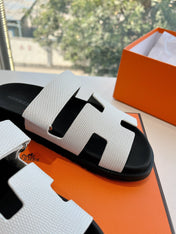 CHYPRE SANDAL IN WHITE SHINY GRAINED CALFSKIN