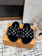 SLIPPER IN BLACK WOOL WITH WHITE LOGO