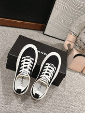 LACE-UP SNEAKERS IN BLACK CANVAS