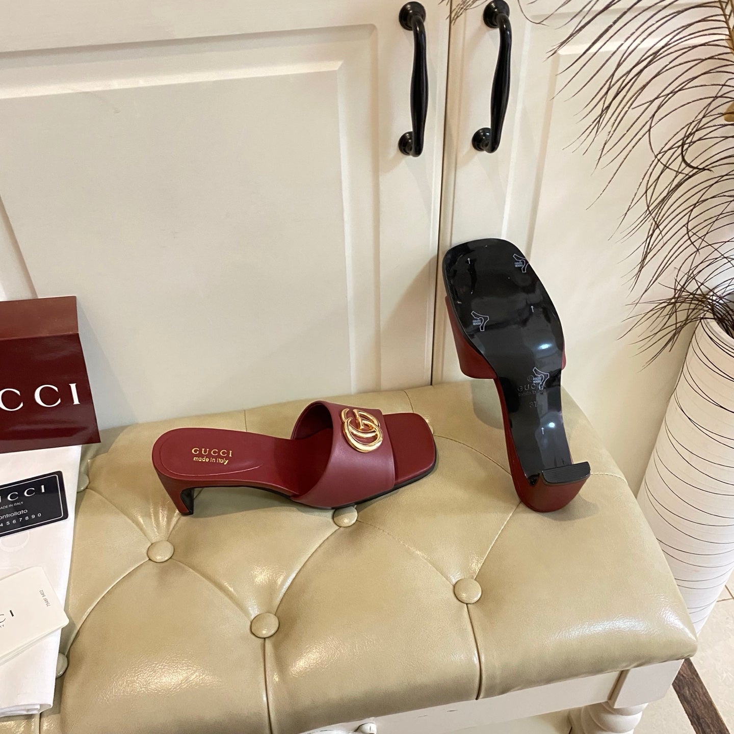 GUCCI 26S HIGH-HEELED SANDALS IN DARK RED CALFSKIN WITH GOLD HARDWARE