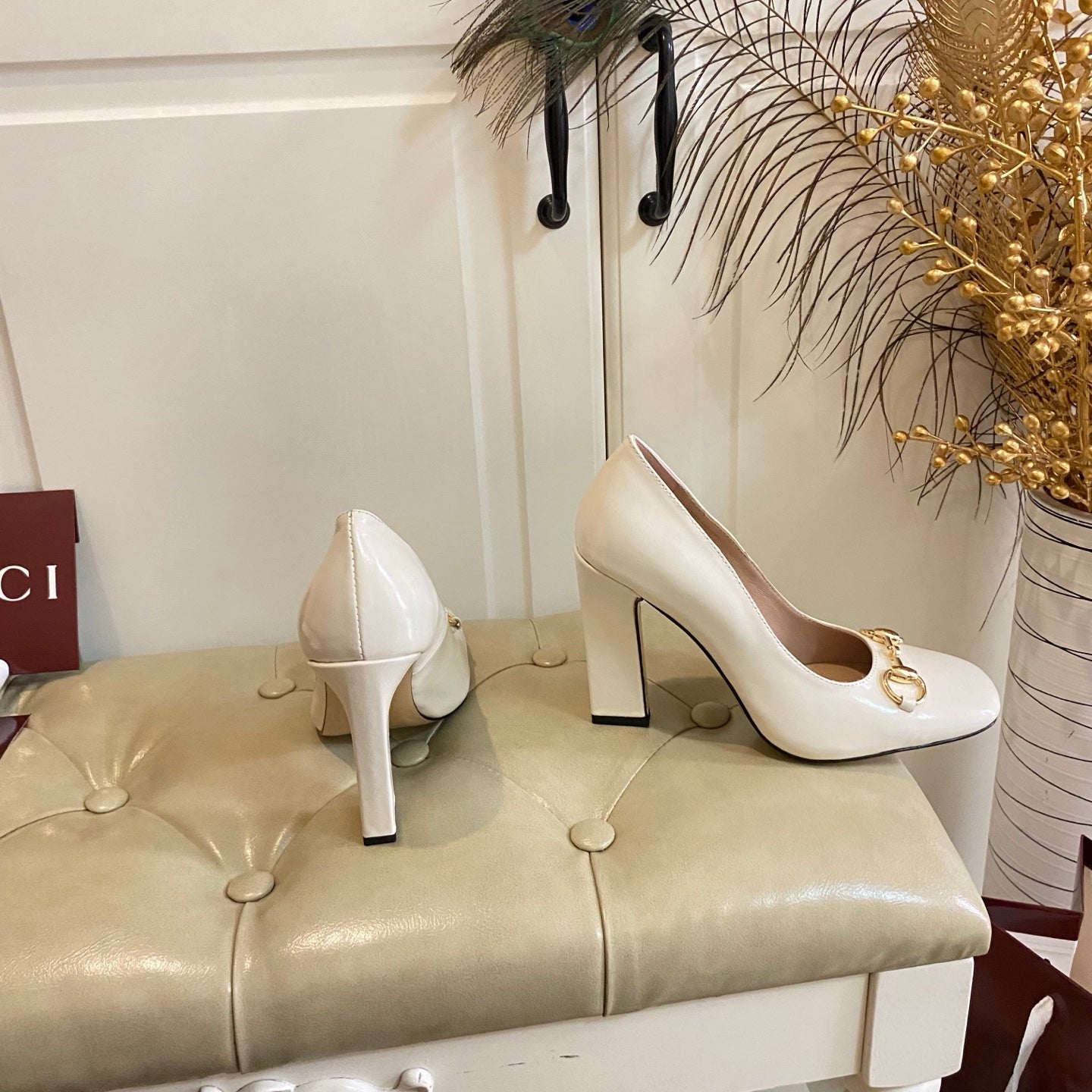 GUCCI 26S HORSEBIT MID-HEEL PUMPS 100 MM IN CREAM WHITE CALFSKIN