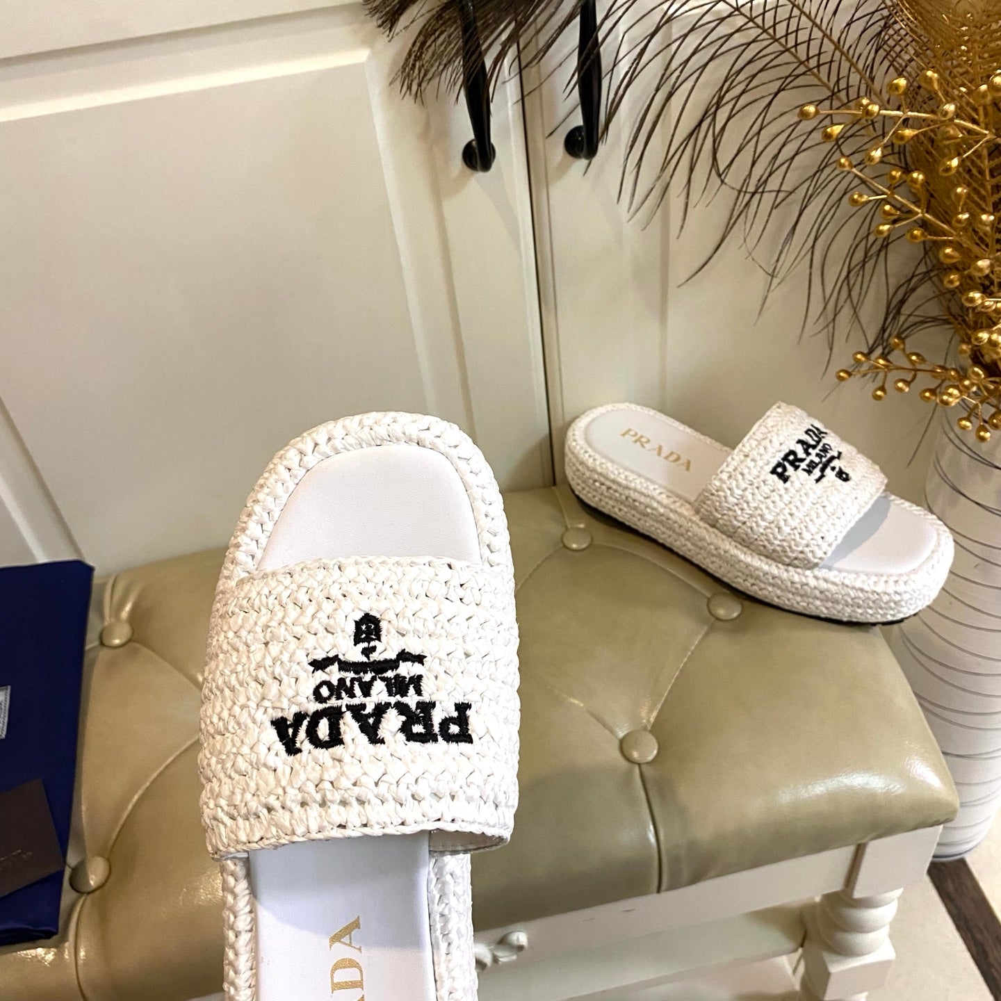 PRADA 26S SLIDE SANDALS IN WHITE LOGO RAFFIA