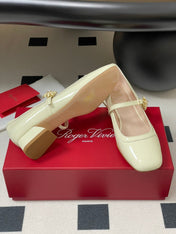 TRÈS VIVIER MARY JANE PUMPS IN CREAM PATENT CALFSKIN