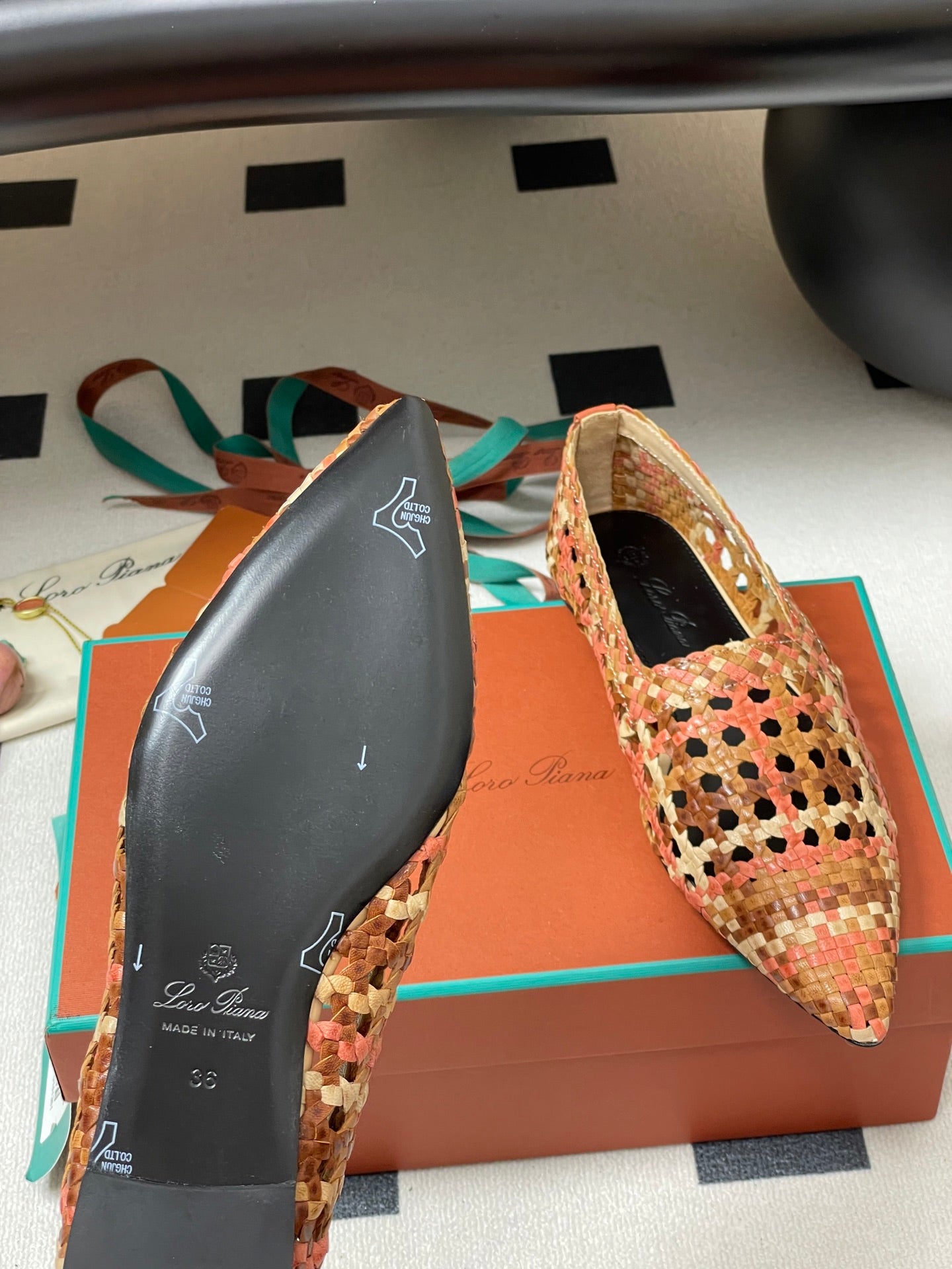 LP POINTED-TOE BALLET FLATS 25S IN ORANGE LAMBSKIN