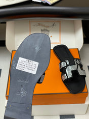 HM 25S ORAN SANDAL IN BLACK LAMBSKIN WITH WHITE STONE DETAILS