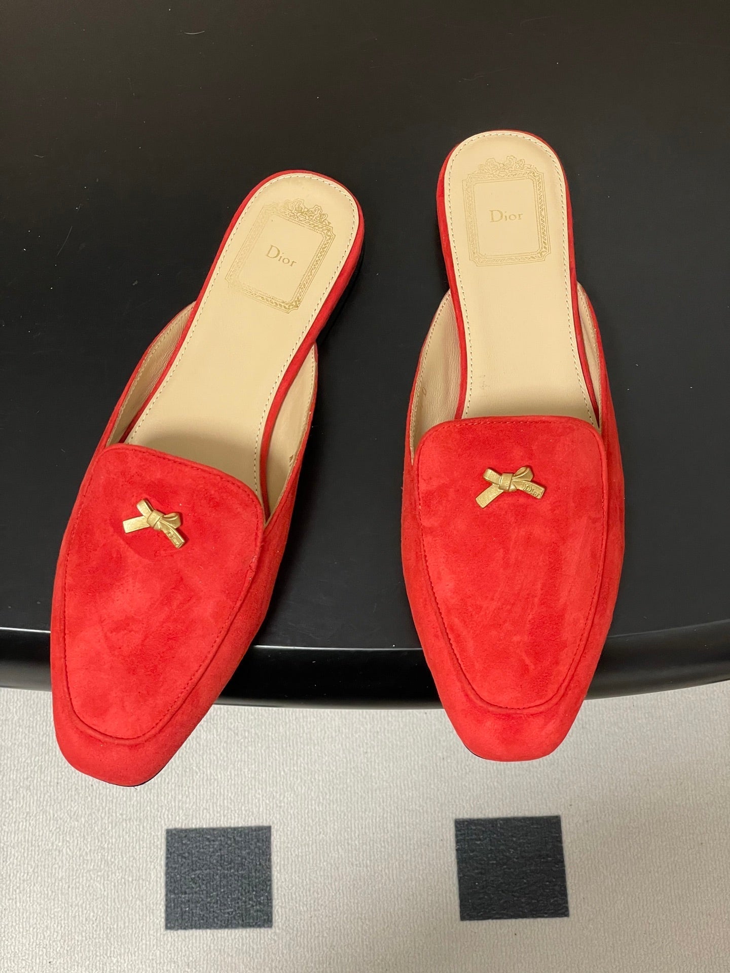 DIOR 26S MULES IN RED SUEDE WITH BOW