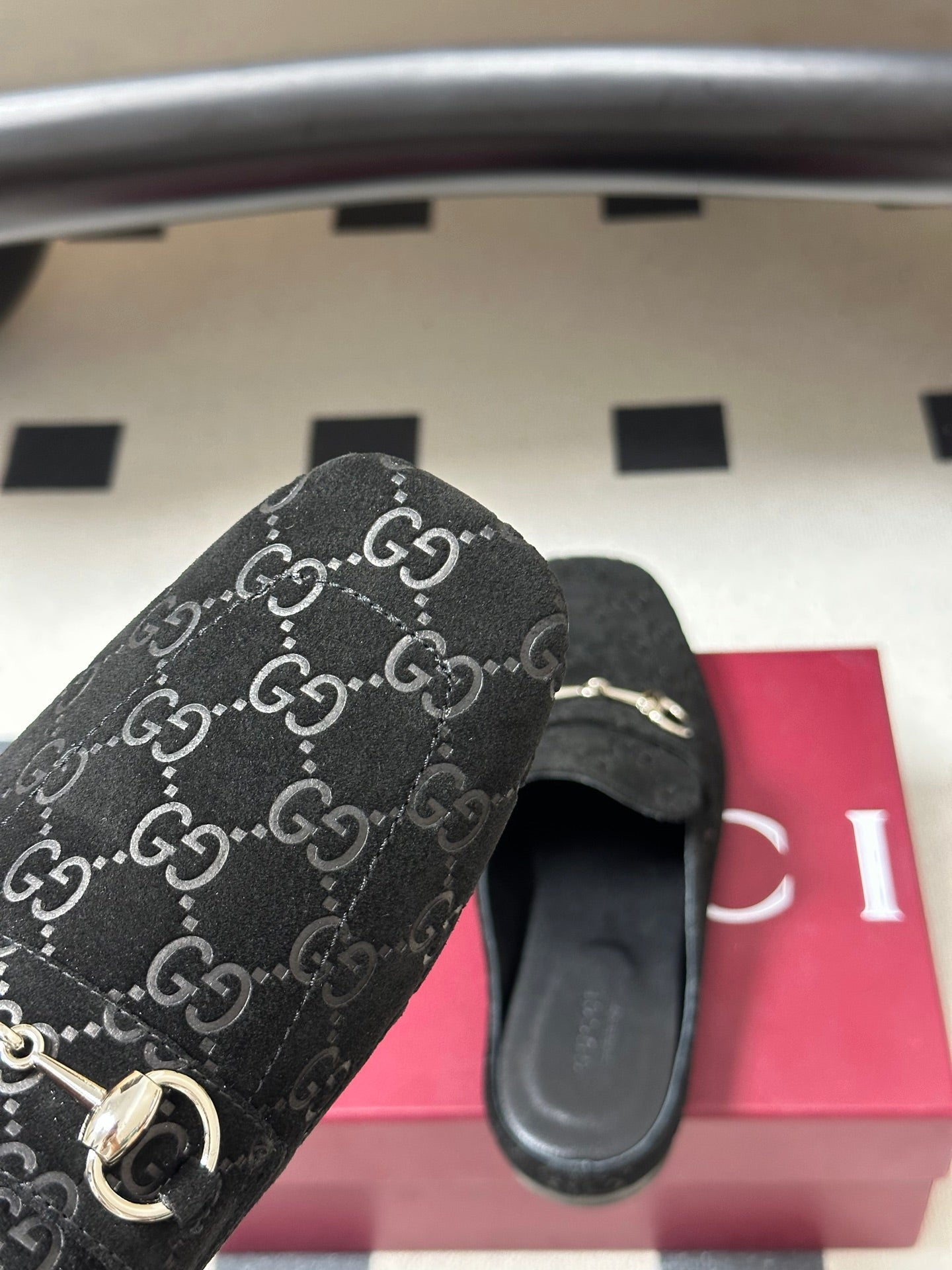 GUCCI 26S HORSEBIT LOAFER MULES IN BLACK SUEDE