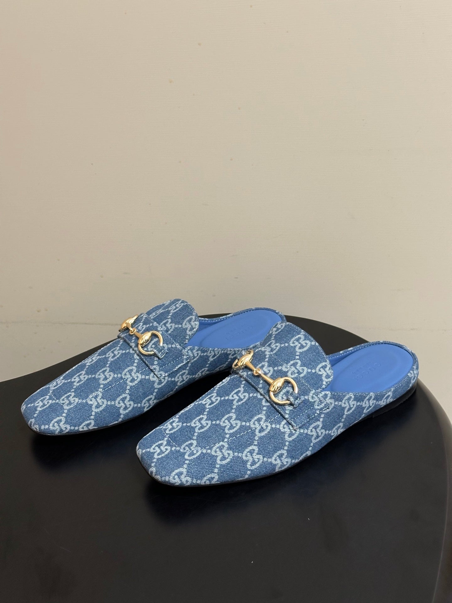 GUCCI 26S HORSEBIT LOAFER MULES IN BLUE DENIM