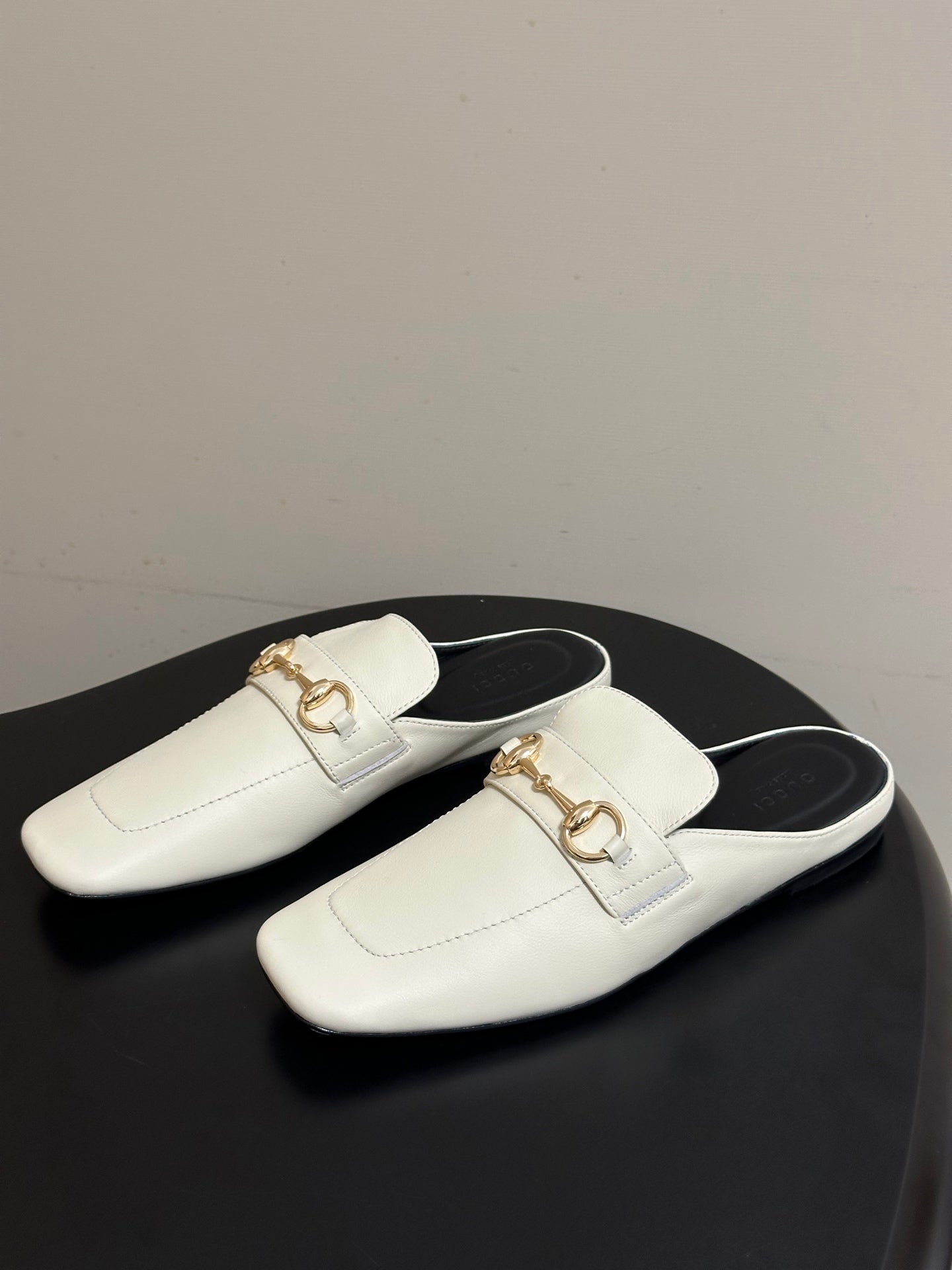 GUCCI 26S HORSEBIT LOAFER MULES IN WHITE CALFSKIN