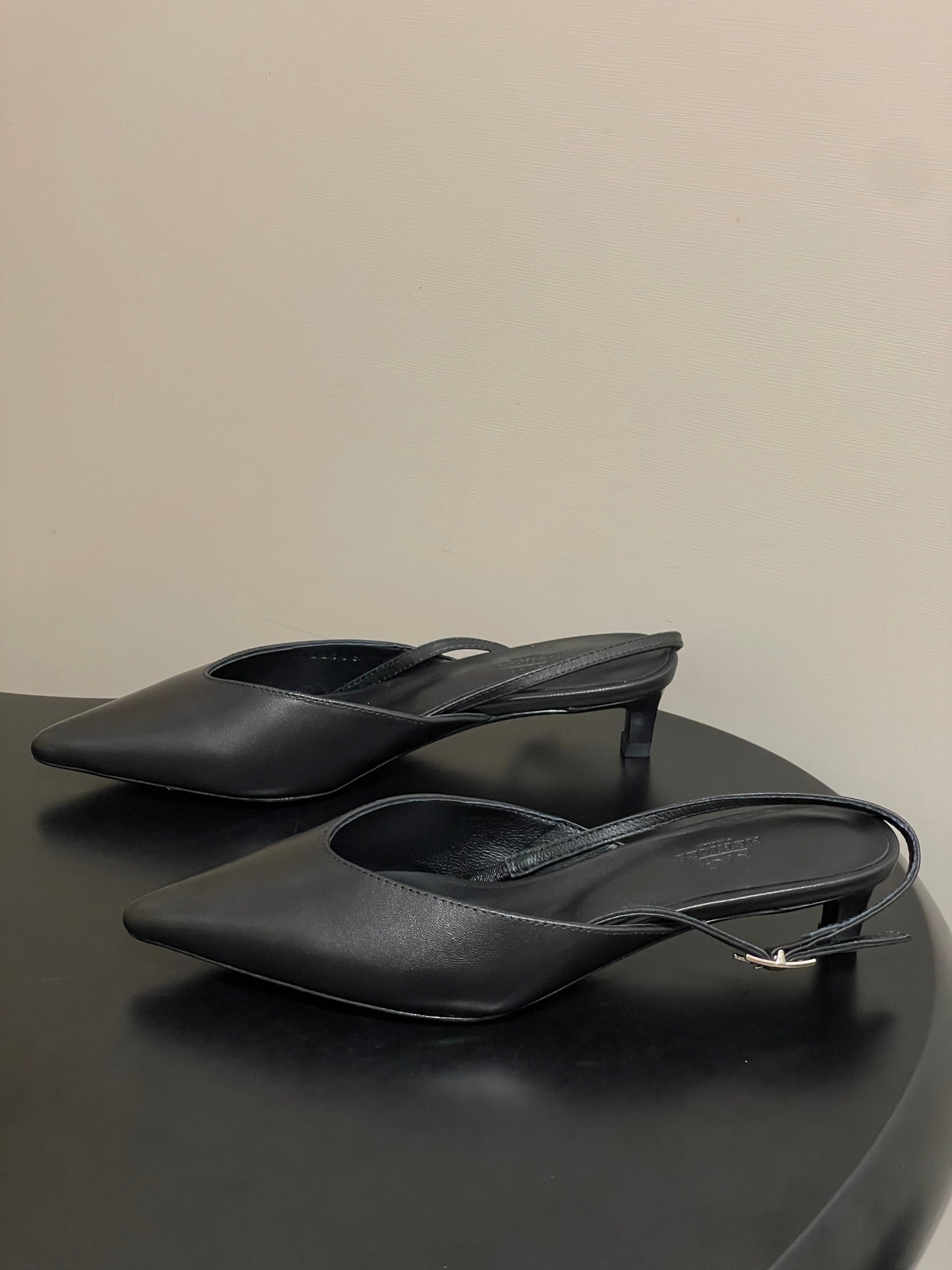 HM 26S NICOLE SLINGBACK 40MM IN BLACK CALFSKIN SILVER HARDWARE
