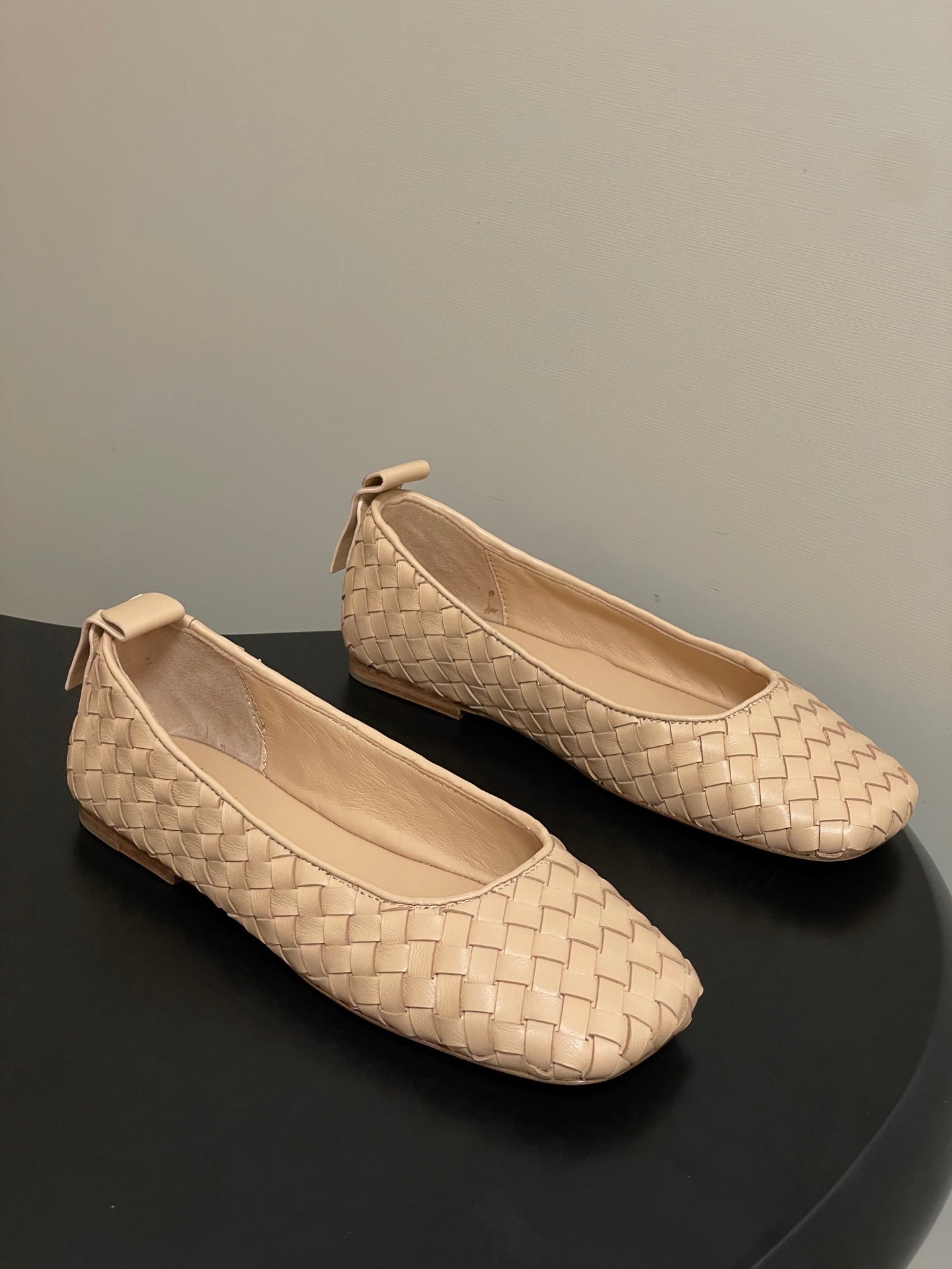 BOTTEGA VENETA 26S BALLET FLATS IN BEIGE WOVEN LAMBSKIN