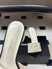 CHANEL 26S PEARL EMBELLISHED FLAT SANDALS IN WHITE LEATHER AND EMBROIDERED FABRIC