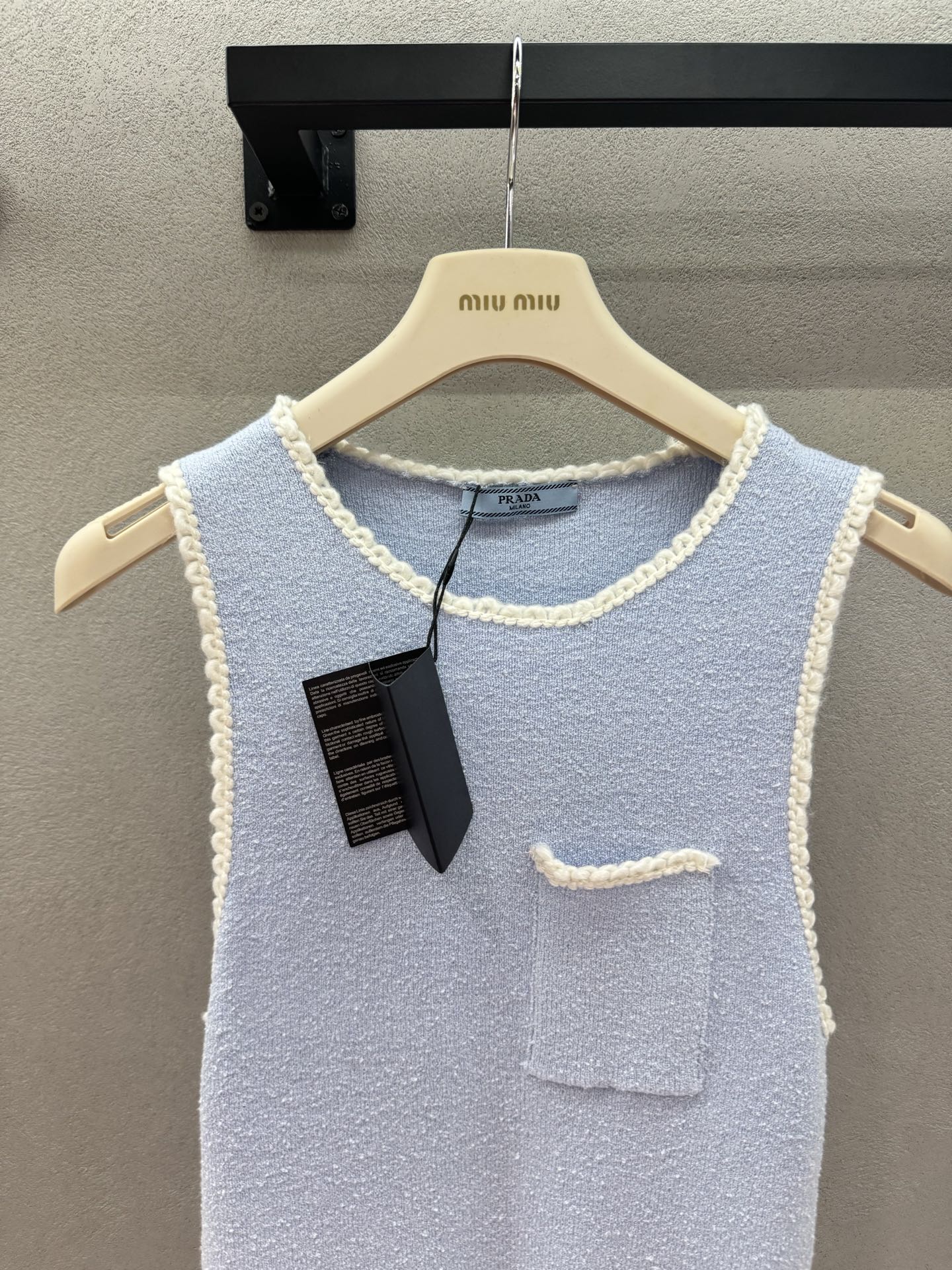 PRADA 26S SLEEVELESS SWEATER STYLE 870