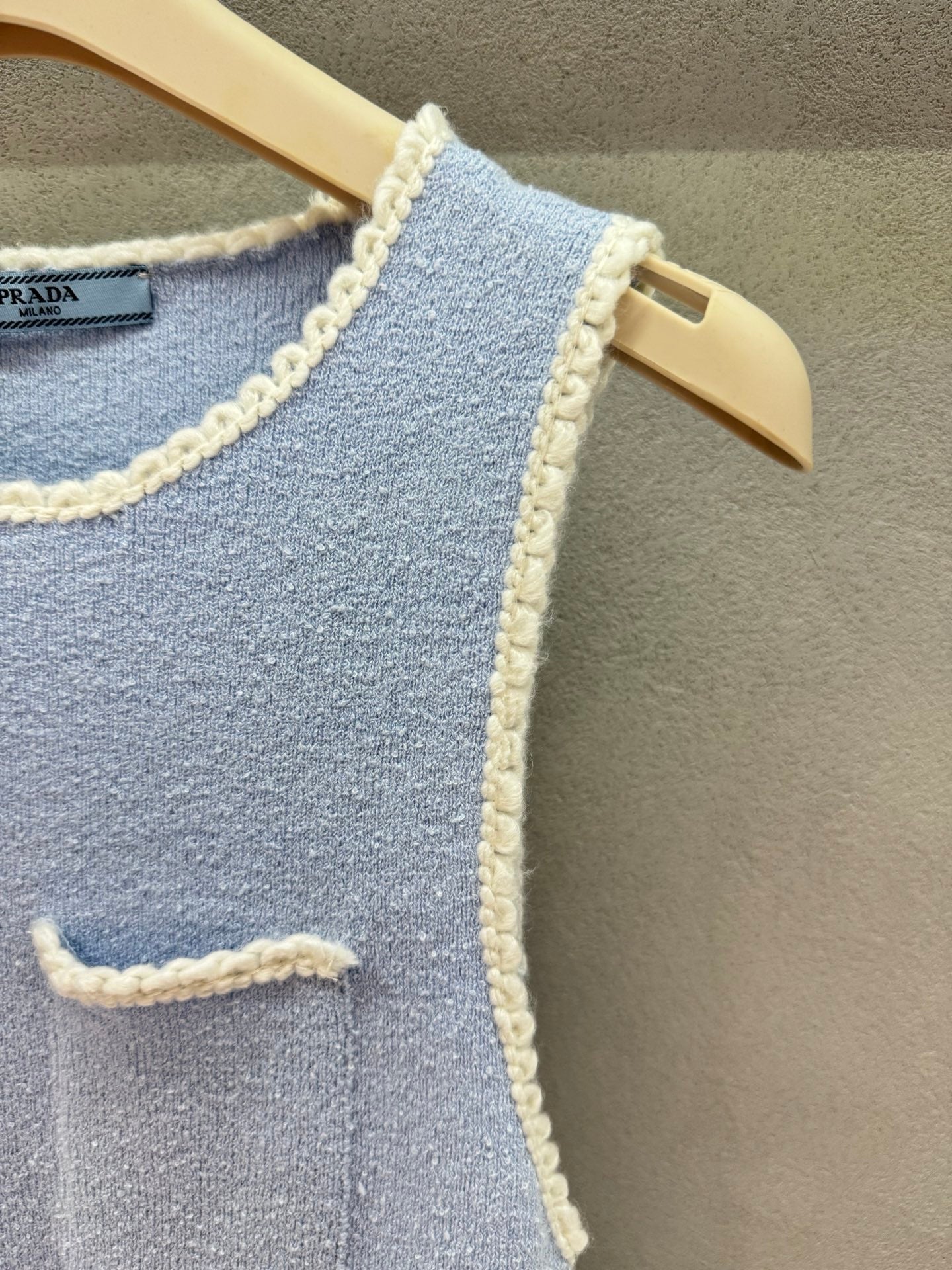 PRADA 26S SLEEVELESS SWEATER STYLE 870