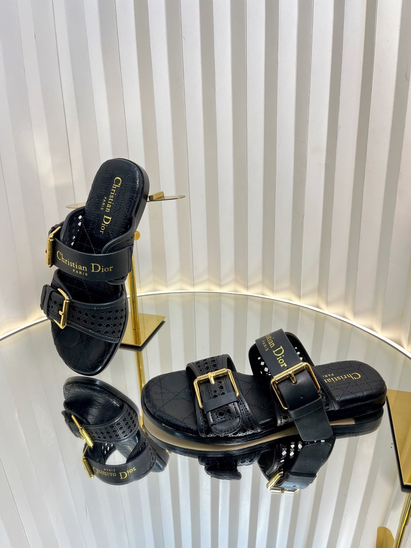 D-AVENUE SLIDES 25S IN BLACK CALFSKIN MICRO CANNAGE MOTIF