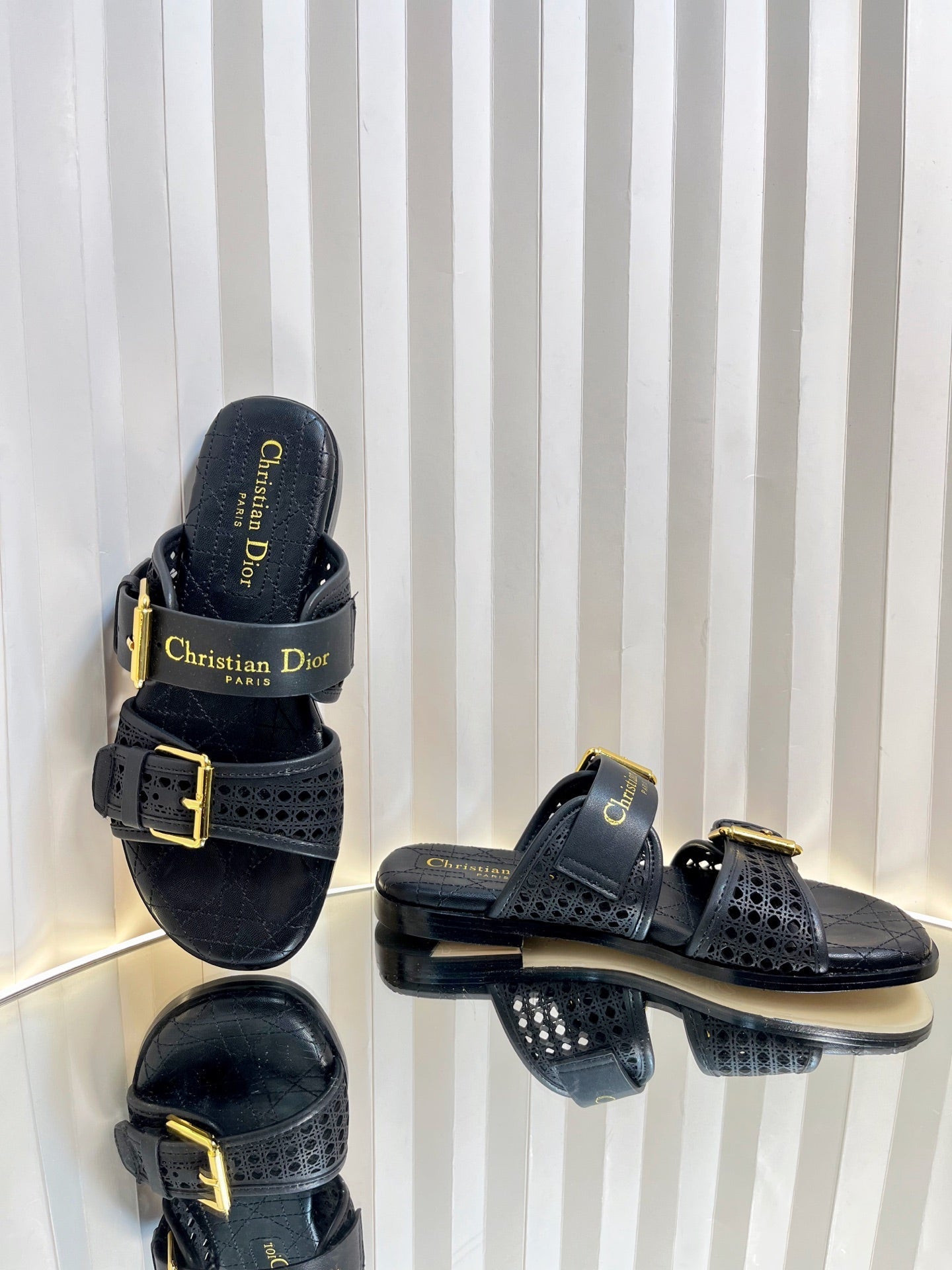 D-AVENUE SLIDES 25S IN BLACK CALFSKIN MICRO CANNAGE MOTIF