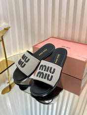 SLIDES SANDALS IN BLACK CALFSKIN AND WHITE STRAW WOVEN