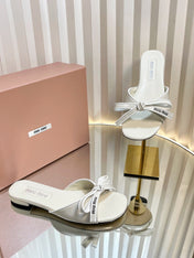 SLIDES SANDALS IN WHITE CALFSKIN BOW IN TRAP