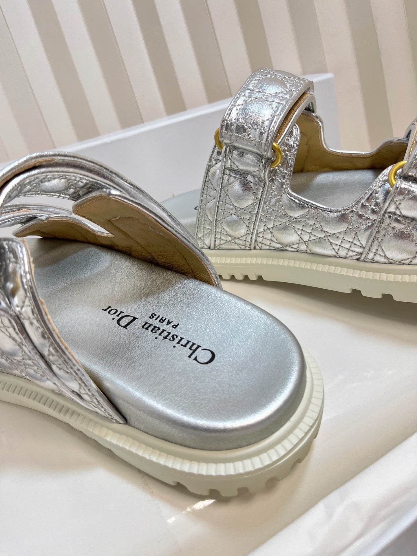 DIORACT SLIDES 25MM IN SILVER PATENT CALFSKIN