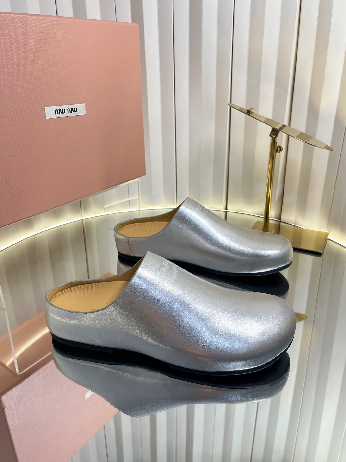 MIUMIU 26S CLOG MULES IN SILVER CALFSKIN
