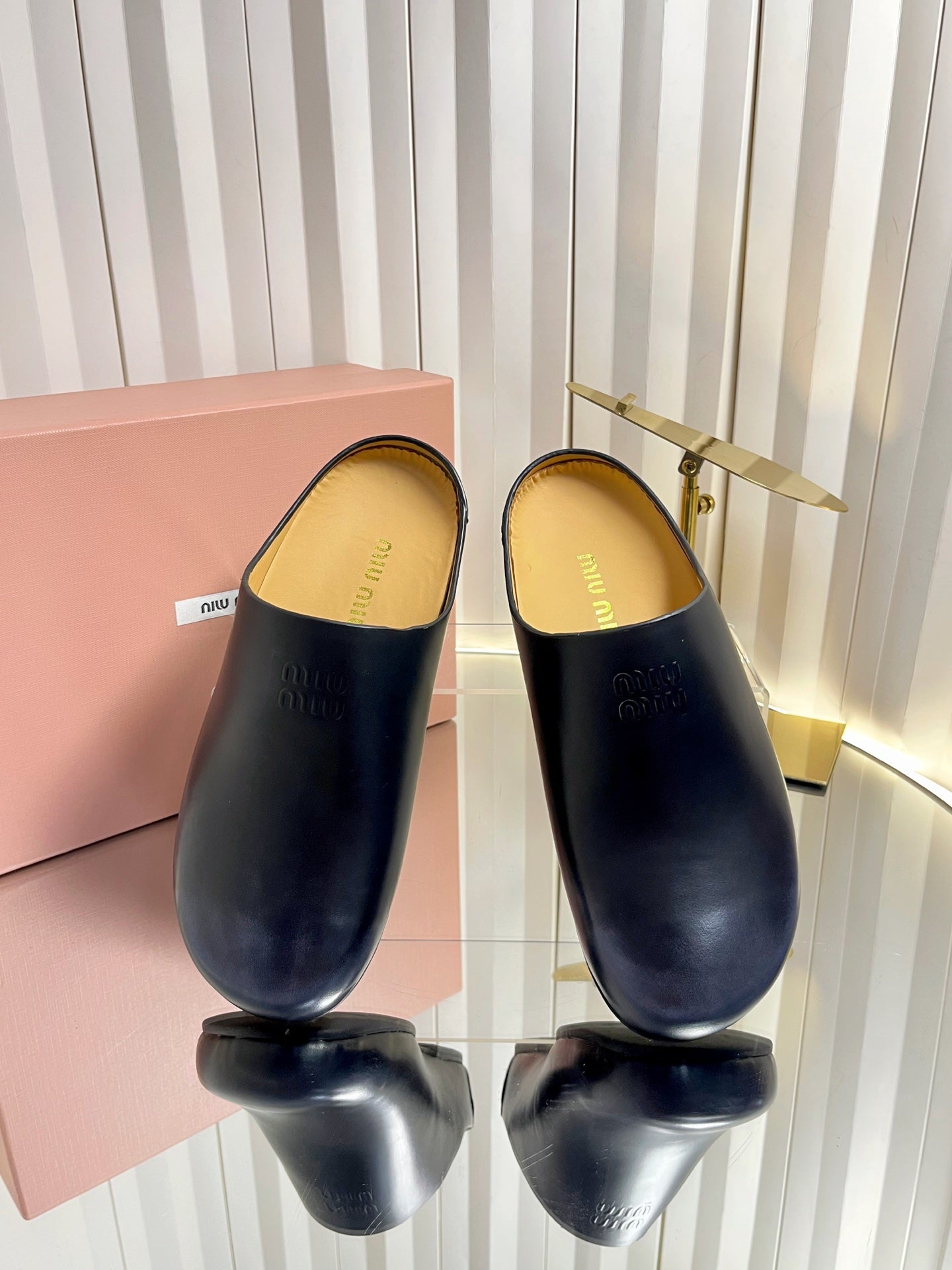 MIUMIU 26S CLOG MULES IN BLACK CALFSKIN
