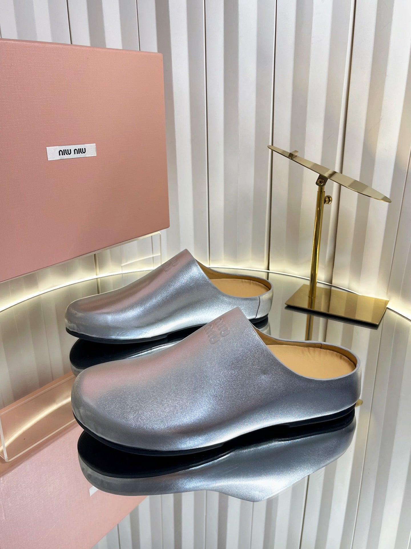 MIUMIU 26S CLOG MULES IN SILVER CALFSKIN