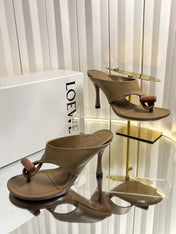LOEWE 26S HEELED THONG SANDALS 90 MM IN CAMEL BROWN CALFSKIN