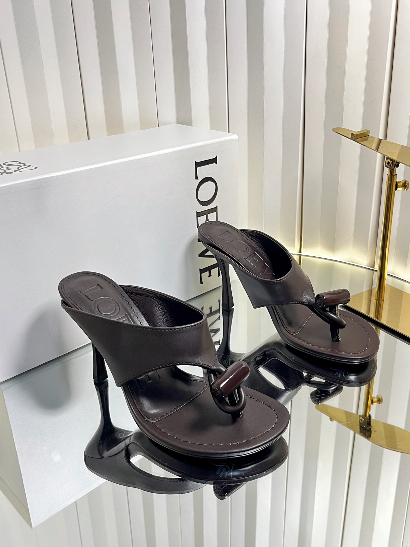 LOEWE 26S HEELED THONG SANDALS 90 MM IN DARK BROWN CALFSKIN